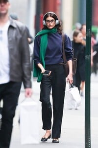 kaia-gerber-soho-style-casual-chic-0.jpg