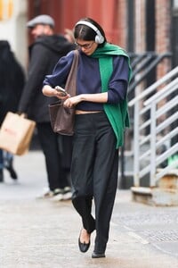kaia-gerber-soho-style-casual-chic-3.jpg