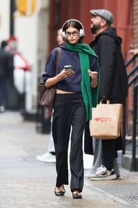 kaia-gerber-soho-style-casual-chic-5.jpg