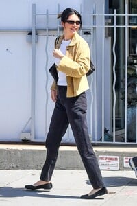 kendall-jenner-s-effortless-nyc-street-style-05.03.2025-11.jpg