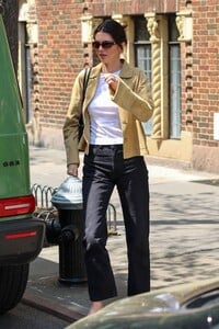 kendall-jenner-s-effortless-nyc-street-style-05.03.2025-4.jpg