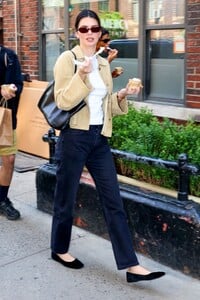 kendall-jenner-s-effortless-nyc-street-style-05.03.2025-7.jpg