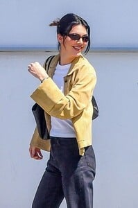 kendall-jenner-s-effortless-nyc-street-style-05.03.2025-9.jpg