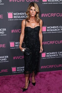 lori-loughlin-attends-an-unforgettable-evening-2025-gala-in-la-0.jpg
