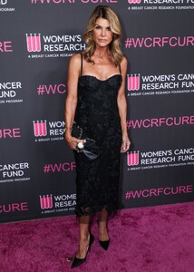 lori-loughlin-attends-an-unforgettable-evening-2025-gala-in-la-2.jpg