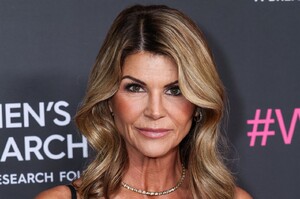 lori-loughlin-attends-an-unforgettable-evening-2025-gala-in-la-5.jpg