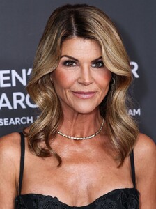 lori-loughlin-attends-an-unforgettable-evening-2025-gala-in-la-8.jpg