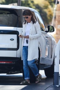 lori-loughlin-out-in-calabasas-04-22-2023-2.jpg