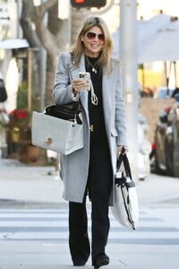 lori-loughlin-shopping-in-beverly-hills-01-23-2023-3.jpg