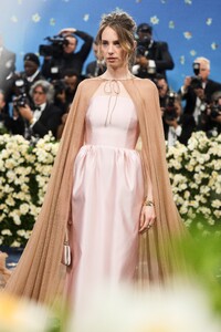 maya-hawke-01.jpg