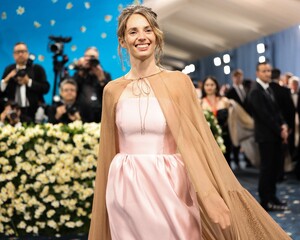 maya-hawke-12.jpg