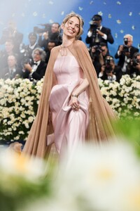 maya-hawke-14.jpg