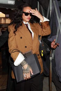 rihanna-a-ap-rocky-s-sleek-suiting-moment-10.jpg