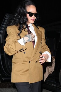 rihanna-a-ap-rocky-s-sleek-suiting-moment-12.jpg