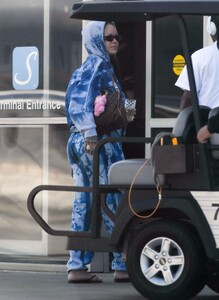 rihanna-and-a-ap-rocky-return-from-caribbean-vacation-02.26.2025-10.jpg