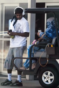 rihanna-and-a-ap-rocky-return-from-caribbean-vacation-02.26.2025-4.jpg