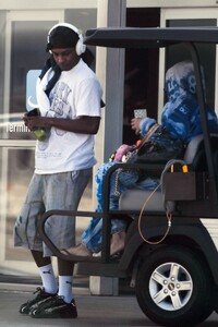 rihanna-and-a-ap-rocky-return-from-caribbean-vacation-02.26.2025-8.jpg