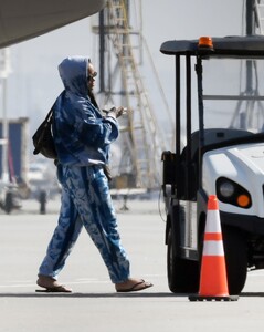 rihanna-and-a-ap-rocky-return-from-caribbean-vacation-02.26.2025-9.jpg