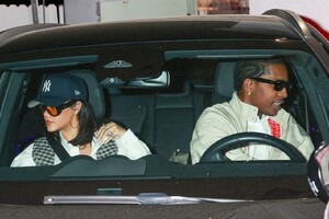 rihanna-debuts-alaia-le-teckel-clutch-on-date-night-2.jpg