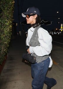 rihanna-debuts-alaia-le-teckel-clutch-on-date-night-7.jpg