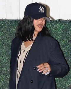 rihanna-redefines-mom-style-with-iconic-chanel-twin-bags-1.jpg