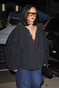 rihanna-rocks-rare-chanel-bags-at-italian-hotspot-0.jpg