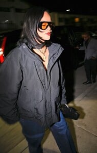 rihanna-rocks-rare-chanel-bags-at-italian-hotspot-13.jpg
