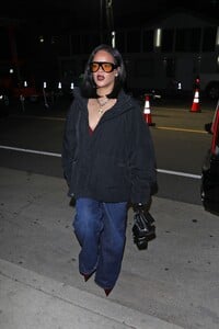 rihanna-rocks-rare-chanel-bags-at-italian-hotspot-6.jpg