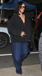 rihanna-rocks-rare-chanel-bags-at-italian-hotspot-9.jpg