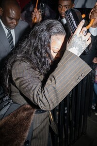 rihanna-s-chic-arrival-at-met-gala-chair-dinner-1.jpg
