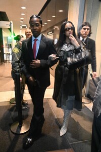 rihanna-s-courtroom-elegance-chic-under-pressure-6.jpg