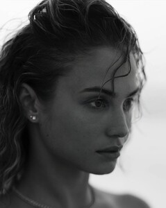 rose_bertram_1733087113_3513711835242798189_332387315dbb93c4f7ebedfe.jpg