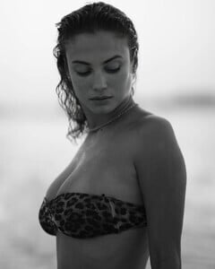 rose_bertram_1733087113_3513711835251016243_33238731e95a0c56d97afd16.thumb.jpg.7845b6bbef6d5b28cef01292a9b28525.jpg