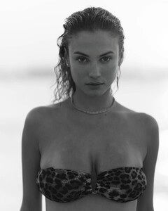 rose_bertram_1733087113_3513711835309696411_33238731227300b4b847404b.jpg