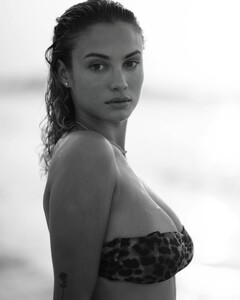 rose_bertram_1733087113_3513711835351853767_3323873190e0ff63aa75fcbd.jpg