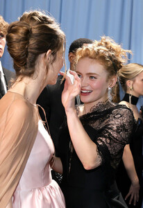 sadie-sink-maya-hawke-01.jpg