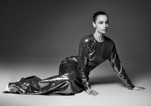sofia-carson-for-tings-magazine-april-2025-2.jpg