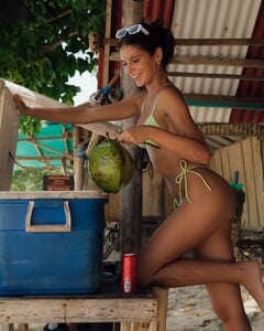 stealthgram-image(4).thumb.jpg.d7b7fb5214eacc05c6bfe3bfc1846030.jpg