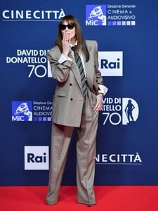 steptodown.com934949.thumb.jpg.2fbae63ce65645c23e5529bb6ccded99.jpg