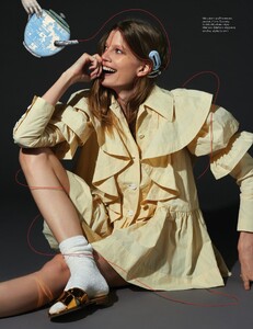vogue_sg0221_04.jpg