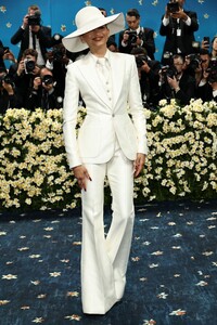 zendaya-s-iconic-met-gala-2025-look-tailoring-black-style-4.jpg