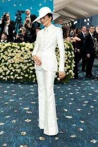 zendaya-s-iconic-met-gala-2025-look-tailoring-black-style-9.jpg