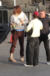 zendaya-tom-holland-euphoria-set-fashion-moment-3.jpg