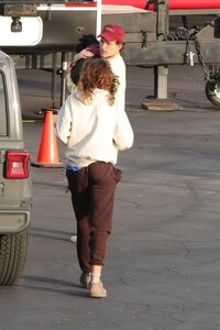 zendaya-tom-holland-euphoria-set-fashion-moment-4.jpg