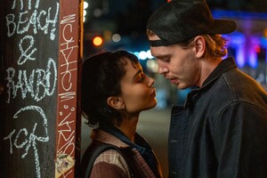 zoe-kravitz-austin-butler-caught-stealing-6813347938110.thumb.jpg.d3b695387f10a8b5eeb0a7cbdd861642.jpg