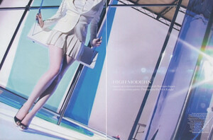 2006-3-vogue-uk-ke-01a_orig.jpg
