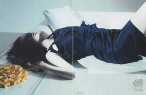 2006-3-vogue-uk-ke-10a_orig.jpg