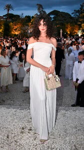 2025 Deva Cassel attends the Dior Cruise 2026 at Villa Albani-Torlonia 05.jpg