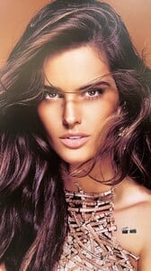 [2025.06.02] izabelgoulart_3646417752504768475.jpg