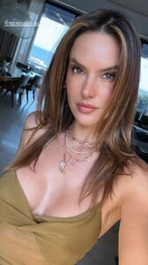 [2025.06.09] alessandraambrosio_505181882_18511269076000670_5868449954501874777_n..jpg